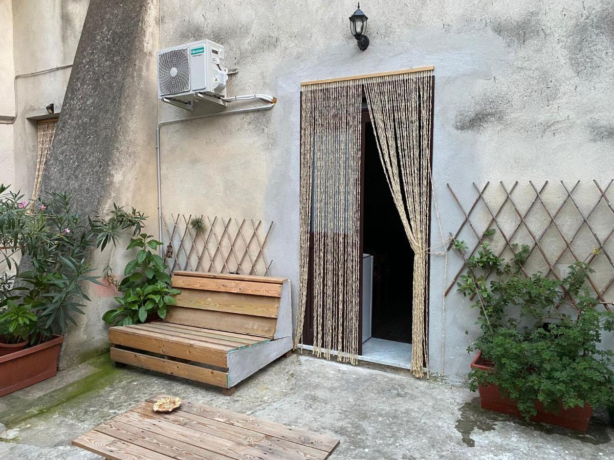 Al Vicolo Stretto Bed and Breakfast Santa Maria a Vico Exteriör bild